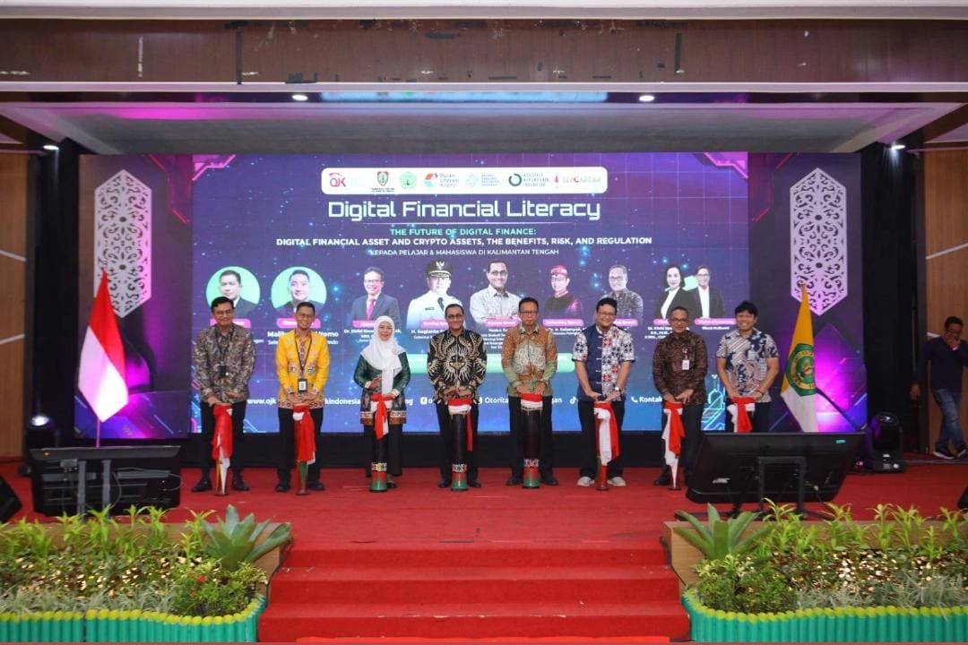 Sri Widanarni membuka Kuliah Umum Literasi Keuangan di Universitas Palangka Raya.