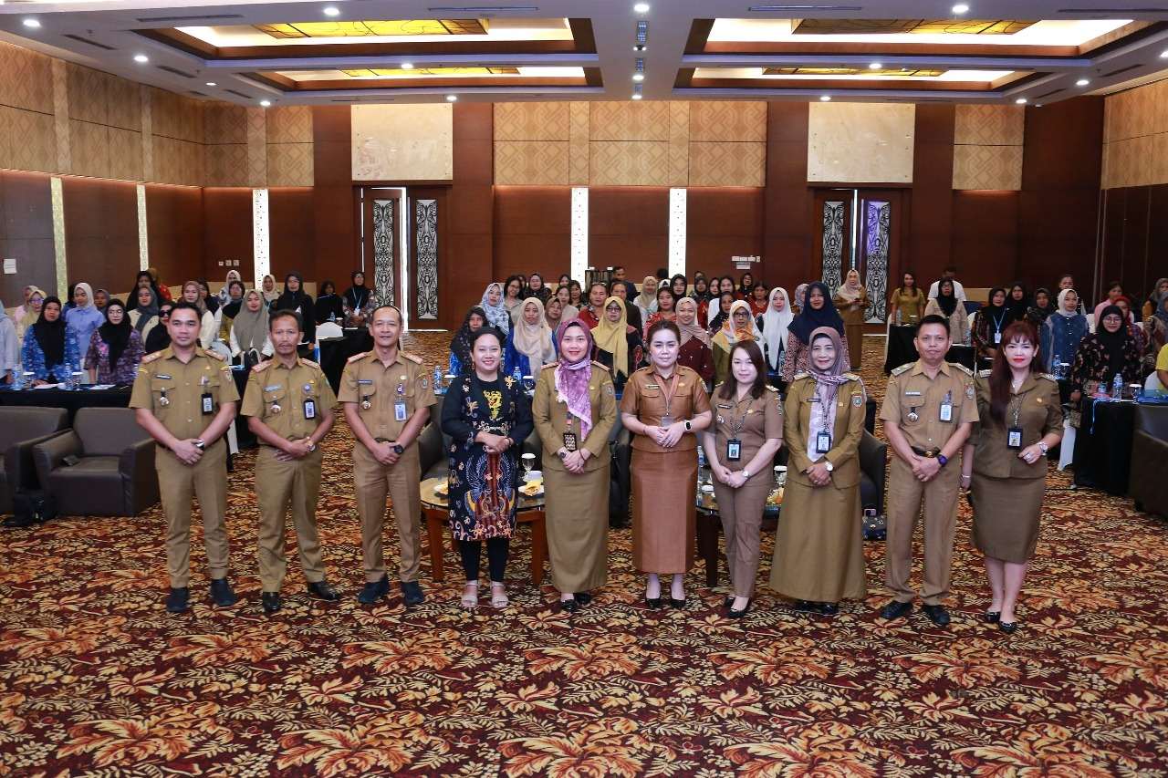 Dinas Pemberdayaan Masyarakat dan Desa (PMD) Provinsi Kalimantan Tengah menggelar pelatihan pemberdayaan masyarakat dalam upaya peningkatan ekonomi keluarga. Kegiatan ini berlangsung di Kahayan Ballroom Swiss-Bel Hotel Palangka Raya, Selasa (18/2/2025).
